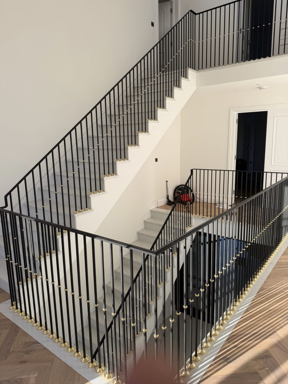 Internal staircase with bar balustrade